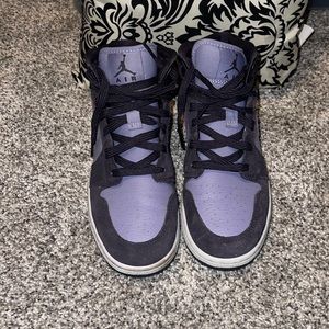 Jordan 1s mid (Big boys)